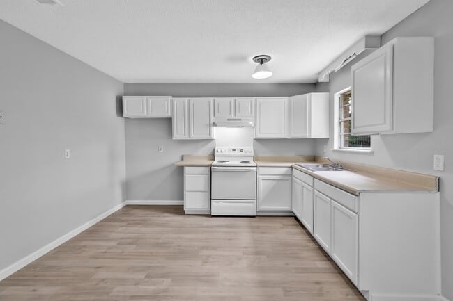 Building Photo - 3105 Scovel Ave