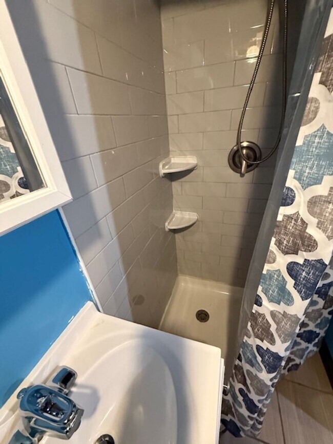 Building Photo - Charming 2 Bed, 2.5 Bath Home with Den & B...