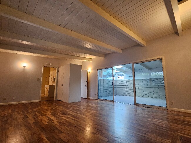 Building Photo - 517 NE 8th St