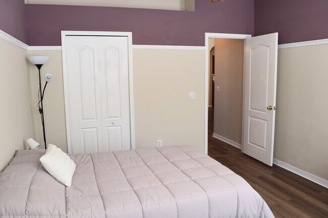 Building Photo - 7803 Blue Spring Dr