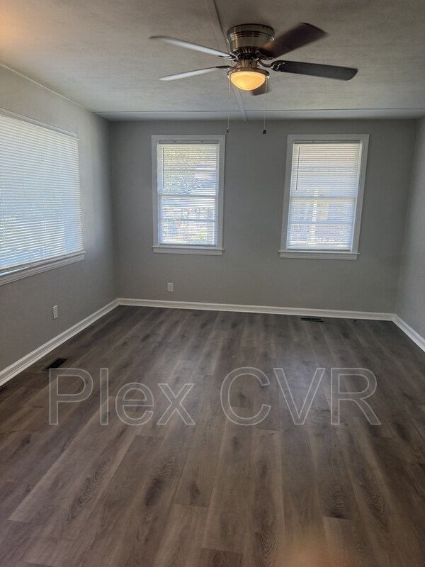 Building Photo - 3025 Drake St