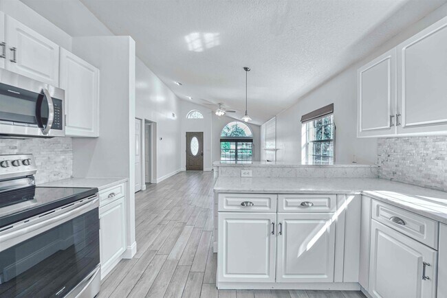Building Photo - 303 D St