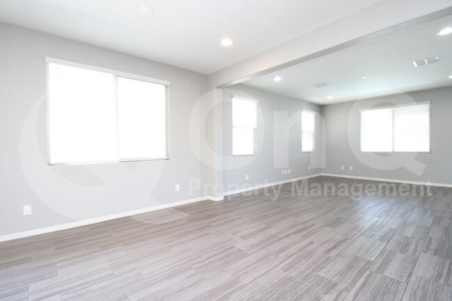 Building Photo - 2100 E Wisteria Dr