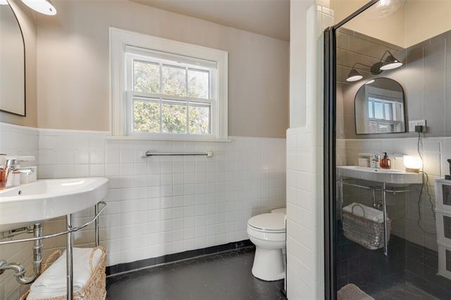 Building Photo - 6511 Gaston Ave