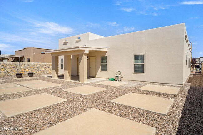 Building Photo - 14116 Rainbow Point Dr