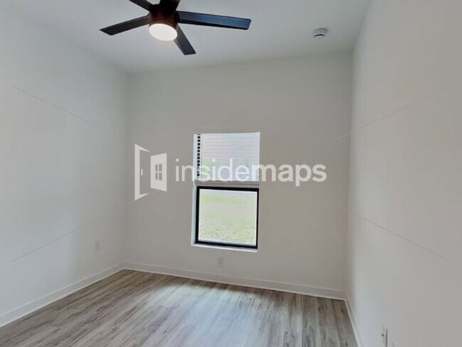 Building Photo - 212 Ichabod Ave