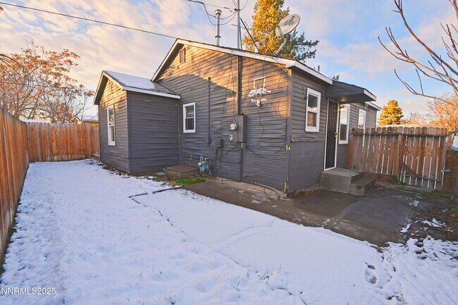 Building Photo - 1607 H St