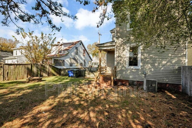 Building Photo - 527 W 26th St