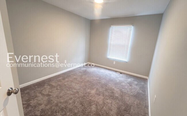 Building Photo - 3 Bed, 3 Bath Home with Garage / Available Now!