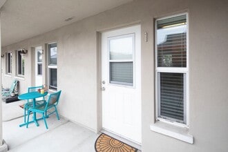 Building Photo - Rare Coastal Studio Between Windansea Beach and La Jolla Cove!