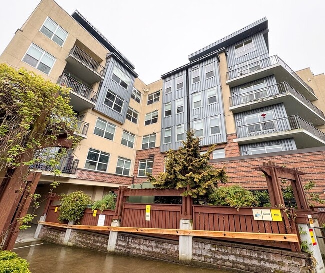 Primary Photo - 2Bd/2Ba Mercer Island Condo