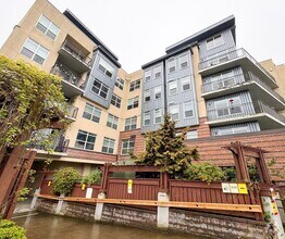 Building Photo - 2Bd/2Ba Mercer Island Condo