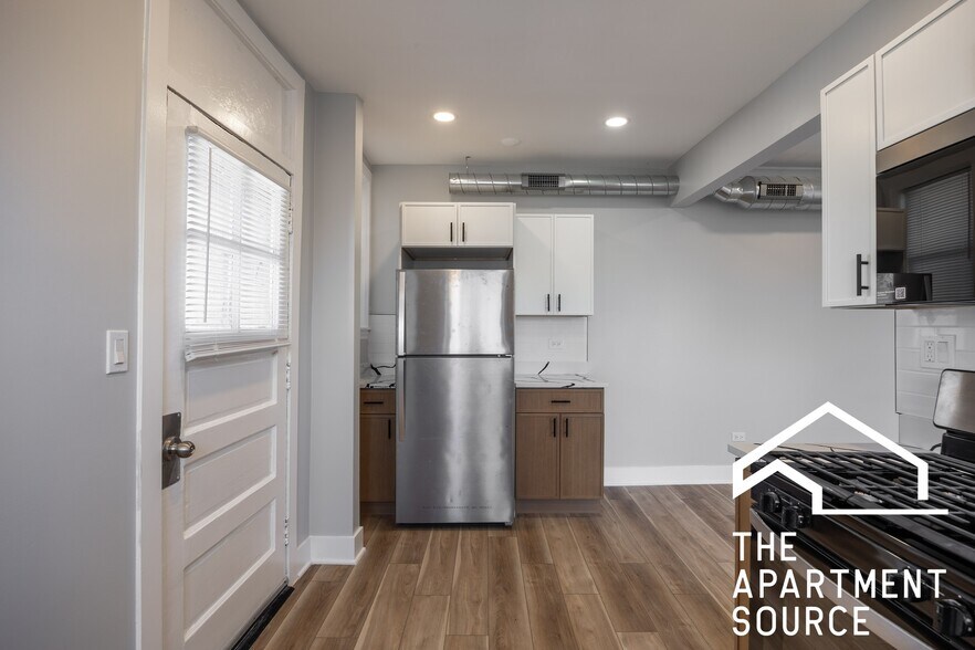 Building Photo - 6148 N Francisco Ave