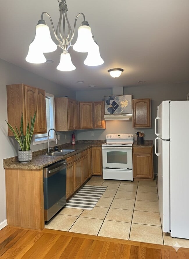 Building Photo - 319 Charles Ave