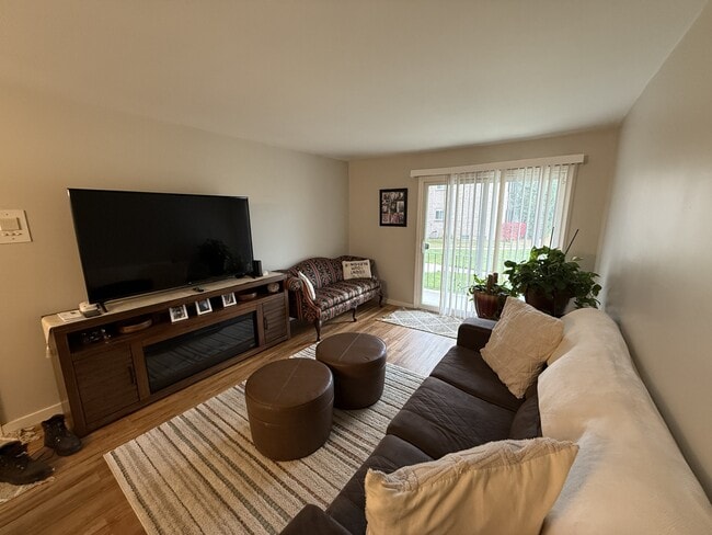 Building Photo - 14211 Ivanhoe Dr