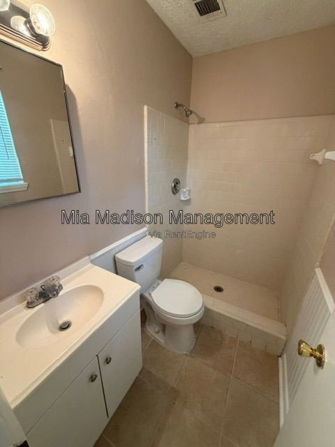 Building Photo - 9406 Dunwoody Dr