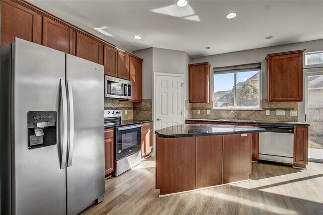 Building Photo - 512 Eberhart Ln