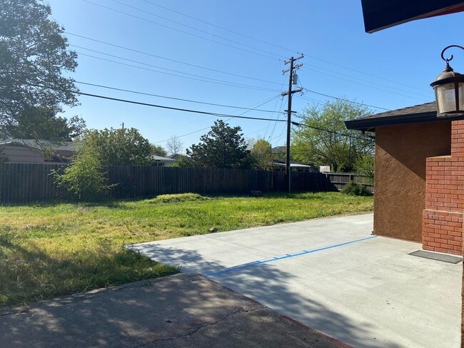 Building Photo - Folsom 3 Bdrm, 2 bath