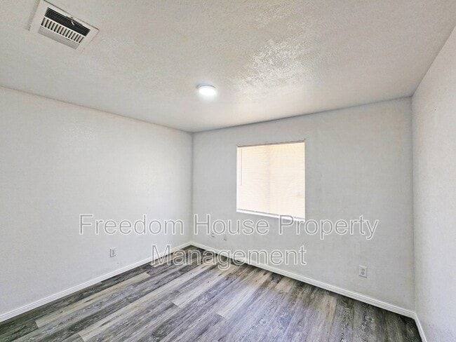 Building Photo - 670 Bourbon St