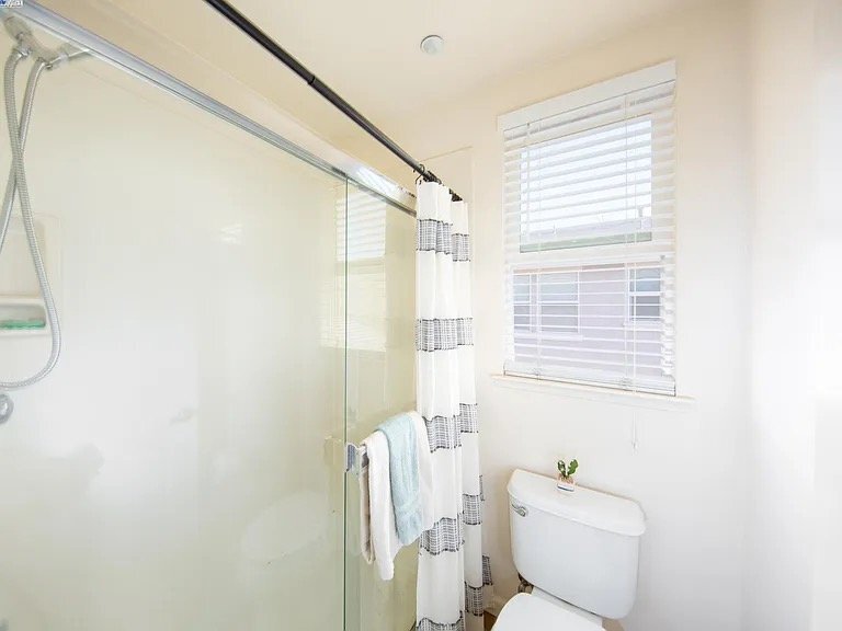 Building Photo - 2168 Wellington Dr