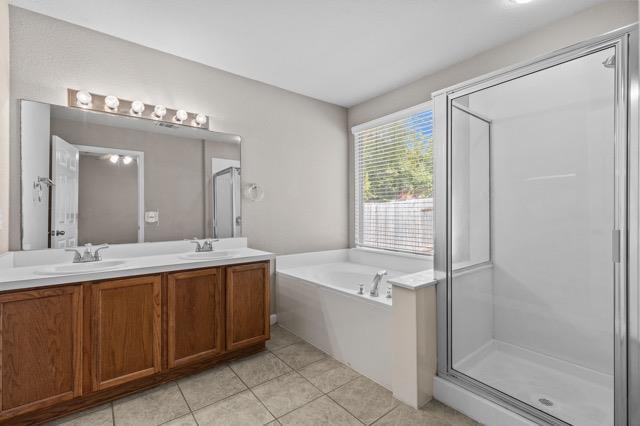 Building Photo - 561 Golden Creek Dr