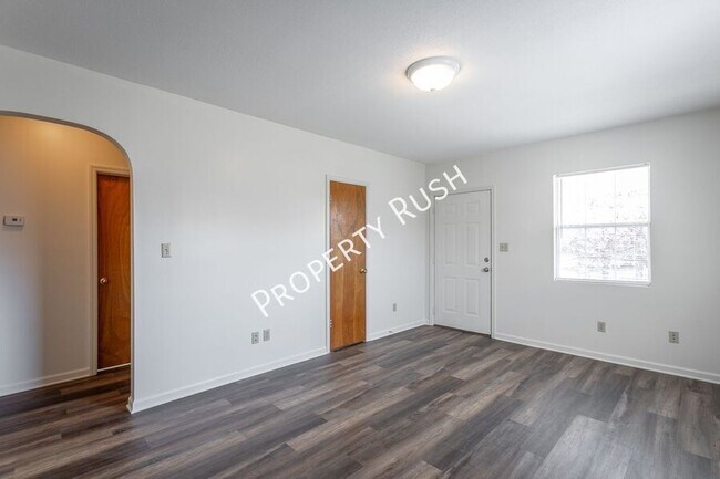 Building Photo - 420 Hedgewood Dr