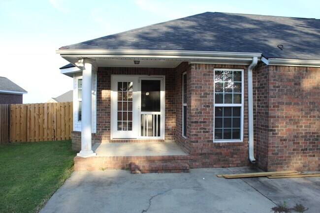 Building Photo - 2979 Clarkston Rd