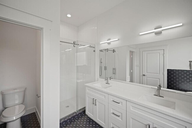Building Photo - 4914 Lavender St