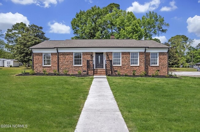 Building Photo - 204 S Harris St