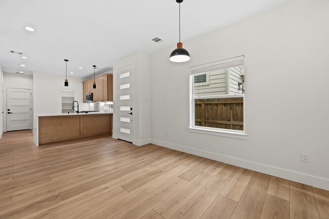 Building Photo - 8023 Easter St