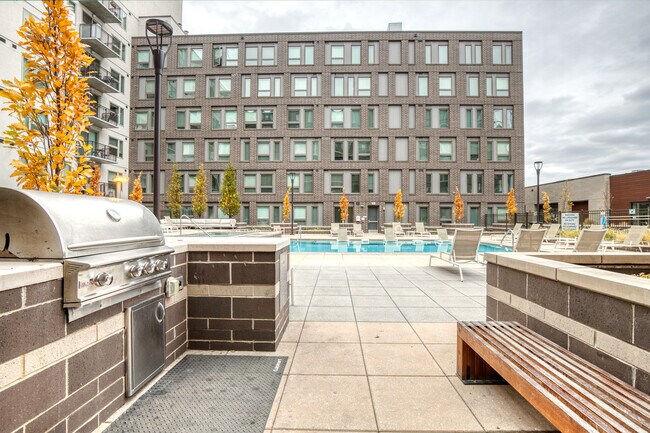 Building Photo - 985 Albion St