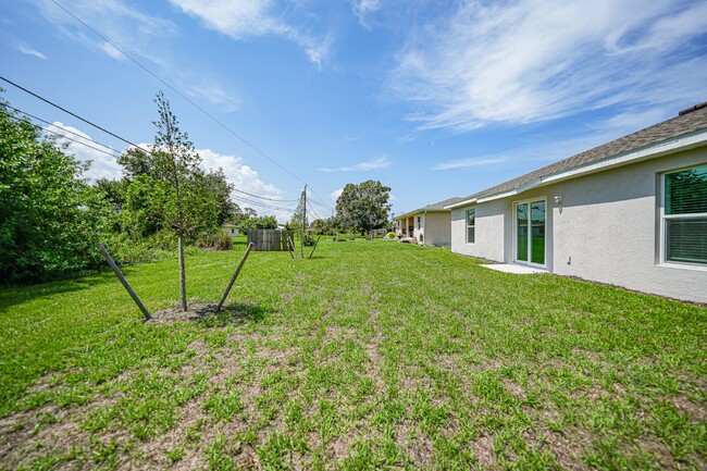 Building Photo - "Modern 3-Bedroom, 2-Bath in Charlotte Har...