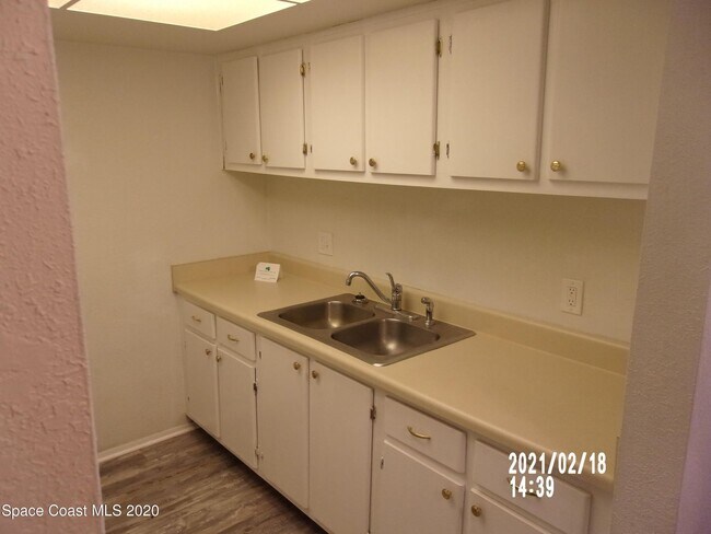 Building Photo - 2170 Knox McRae Dr