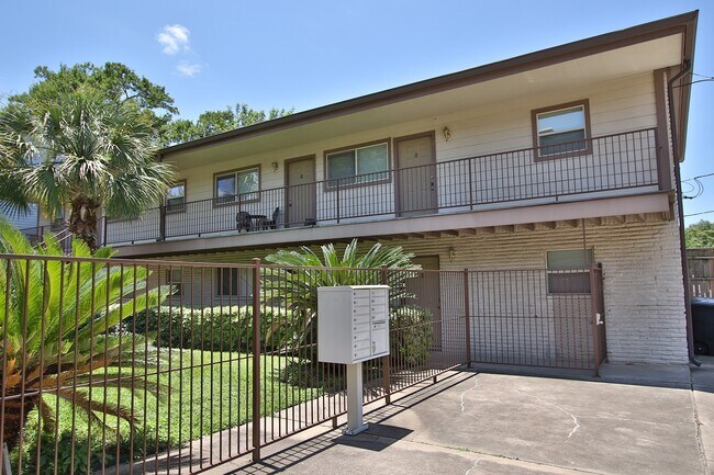 Building Photo - 1307 Welch St