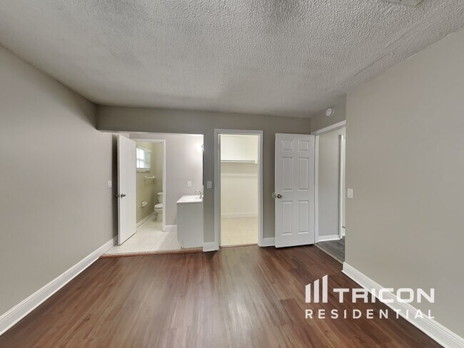 Building Photo - 111 Ravenway Dr