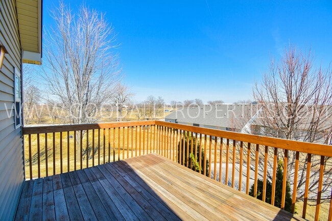 Building Photo - 4 Bedroom Detached Townhome in Waukee with Finished Basement