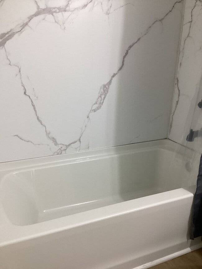 Building Photo - 3 Bed 1.5 bath House