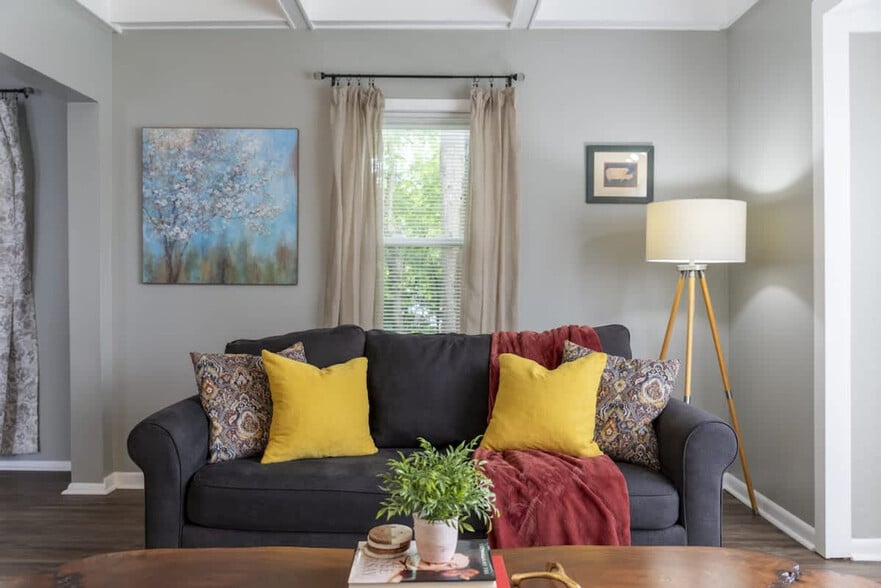 Building Photo - 3175 Rocky River Dr