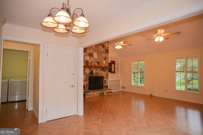 Building Photo - 5218 Meadowcreek Dr