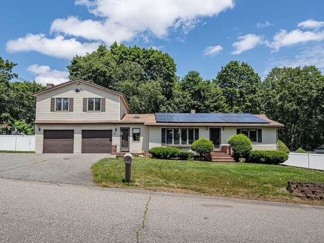 Primary Photo - 47 Oriole Dr