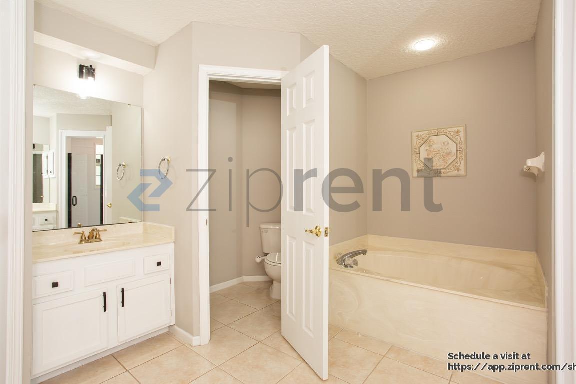 Building Photo - 4863 Frost Lake Dr