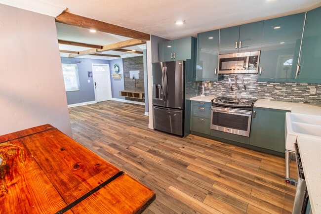 Building Photo - 954 Omar Rd