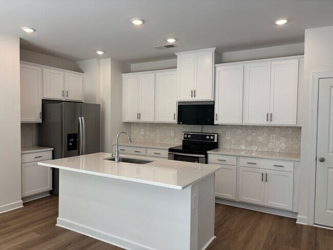 Building Photo - Brand New Build! 4 Bedrooms