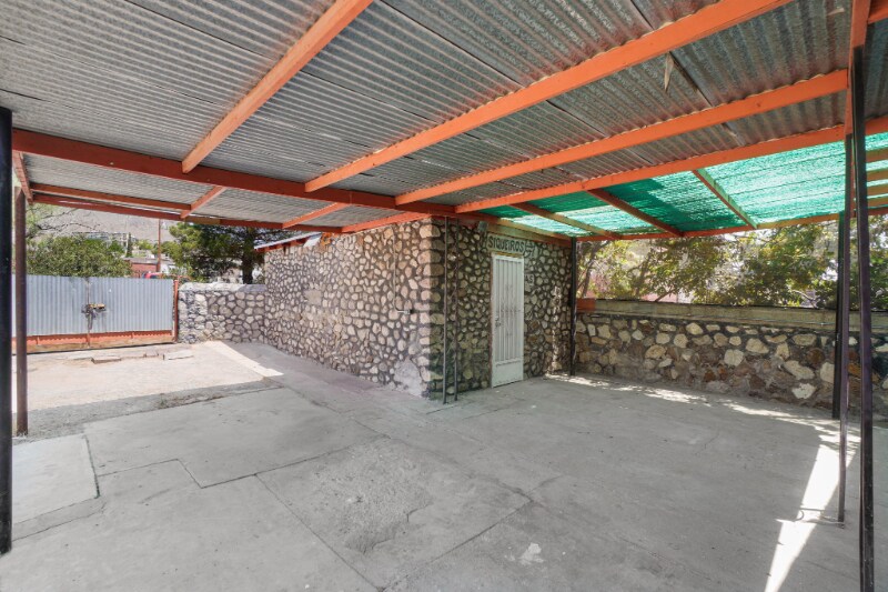 Building Photo - 2611 Pershing Dr