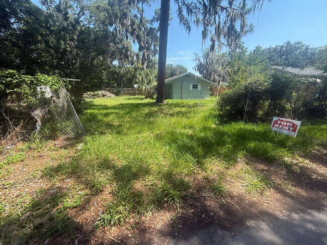 Building Photo - 2652 Merwyn Rd