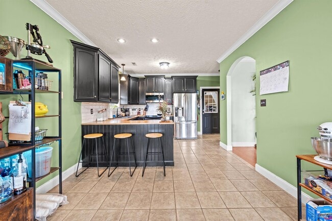 Building Photo - 25850 Iron Gate Dr