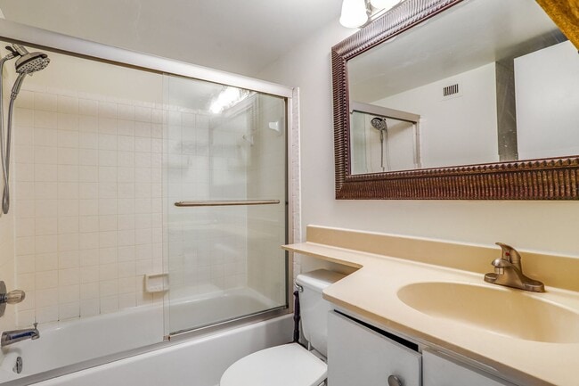 Building Photo - 1 Bedroom Meridian Hill Oasis - Between Ad...