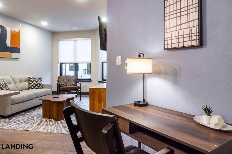 Building Photo - 415 E 2nd St S