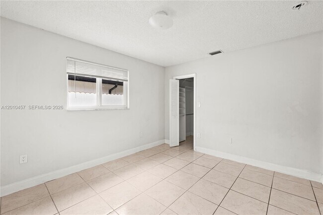 Building Photo - 1800 SW 97th Ave