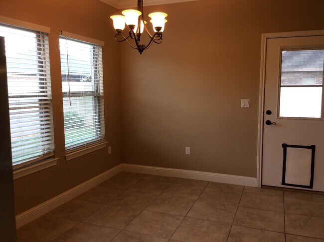 Building Photo - 200 Almond Tree Ln